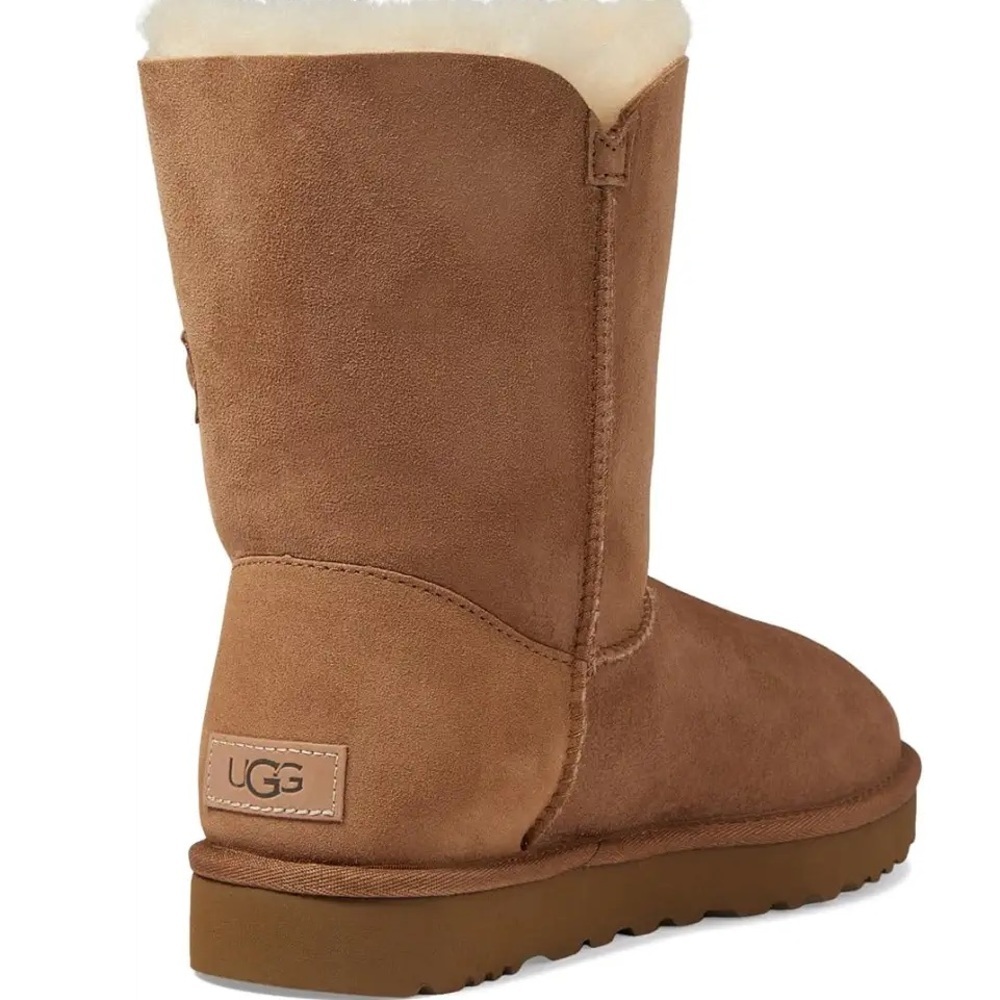 UGG Bailey Button II In Chestnut - Picture 2 of 10